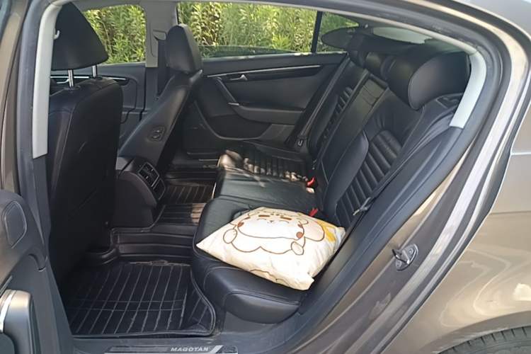 Used Volkswagen Magotan 2013 1.8TSI Luxury Model Left Rear Seat