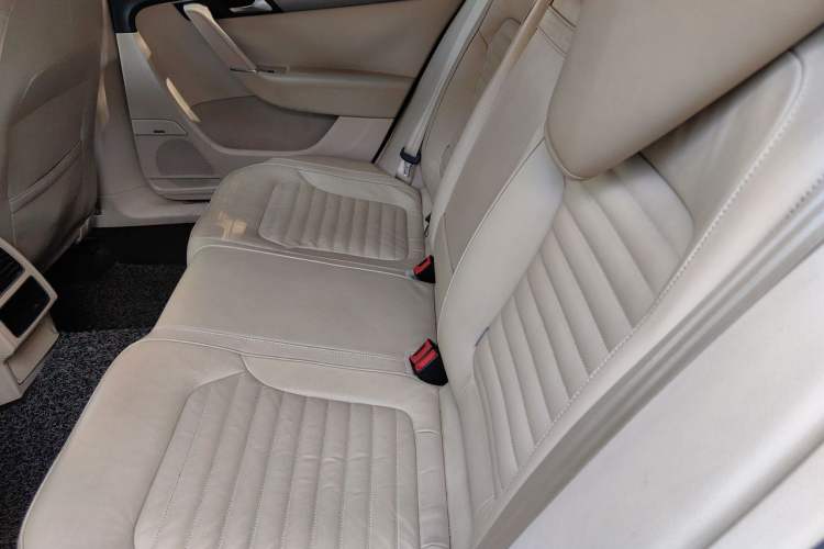 Used Volkswagen Magotan 2013 1.8TSI Luxury Model Left Rear Seat