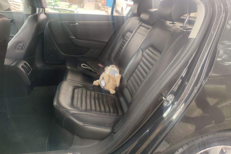 Used Volkswagen Magotan 2013 1.8TSI Luxury Model Left Rear Seat