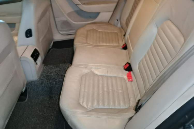 Used Volkswagen Magotan 2013 1.8TSI Premier Model Left Rear Seat