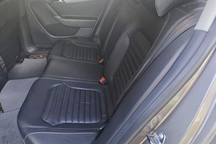 Used Volkswagen Magotan 2013 1.8TSI Premier Model Left Rear Seat