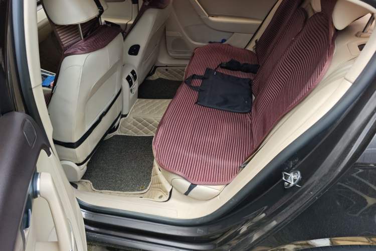 Used Volkswagen Magotan 2013 1.8TSI Premier Model Left Rear Seat
