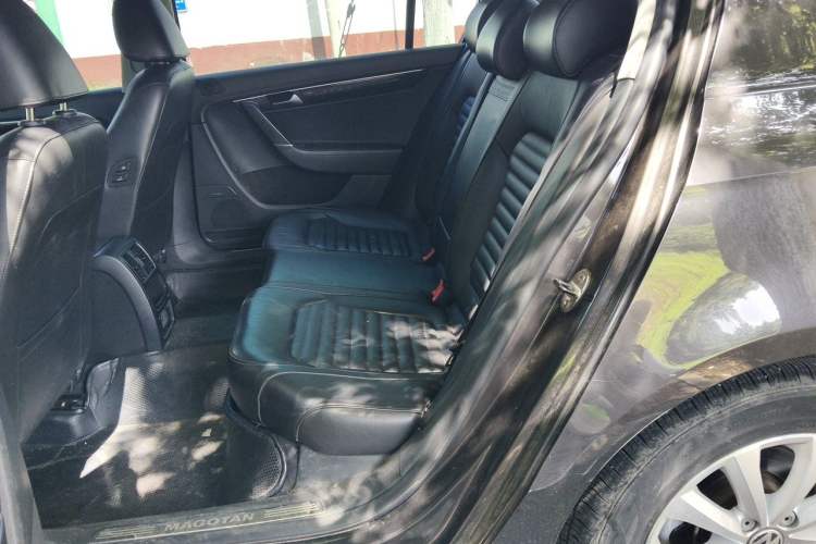 Used Volkswagen Magotan 2013 1.8TSI Luxury Model Left Rear Seat