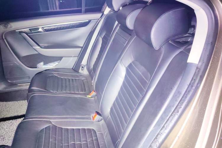 Used Volkswagen Magotan 2013 1.8TSI Luxury Model Left Rear Seat