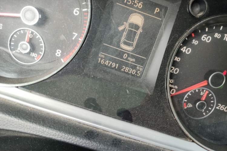 Used Volkswagen Magotan 2013 1.8TSI Premier Model Odometer Close Up