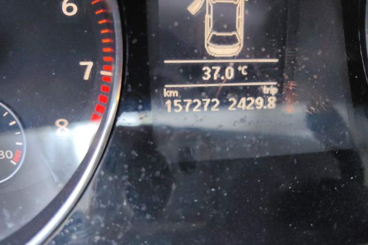 Used Volkswagen Magotan 2013 1.8TSI Luxury Model Odometer Close Up