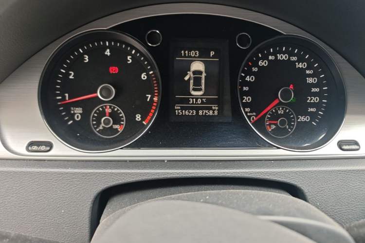 Used Volkswagen Magotan 2013 1.8TSI Premier Model Odometer Close Up