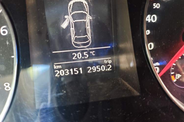 Used Volkswagen Magotan 2013 1.8TSI Premier Model Odometer Close Up