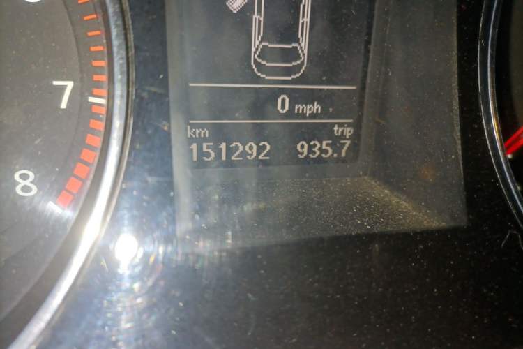 Used Volkswagen Magotan 2013 1.8TSI Luxury Model Odometer Close Up