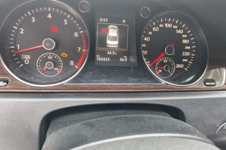 Used Volkswagen Magotan 2013 2.0 TSI Prestige Model Odometer Close Up