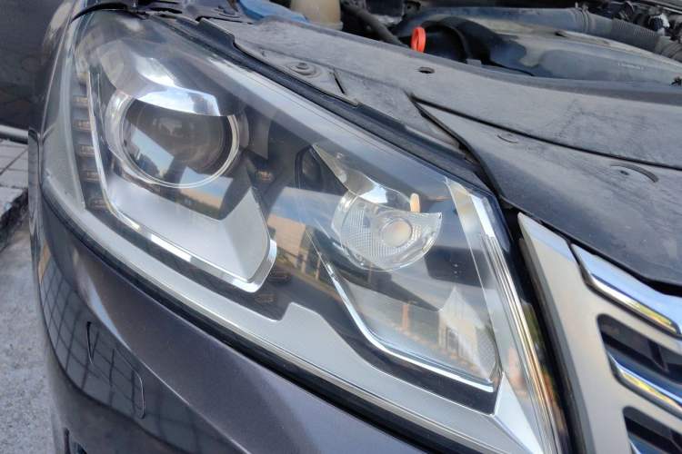 Used Volkswagen Magotan 2013 1.8TSI Luxury Model Right Front Headlight