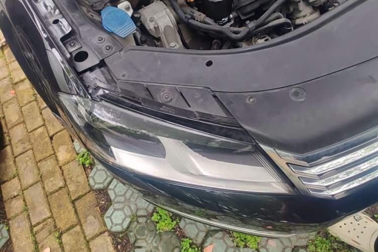 Used Volkswagen Magotan 2013 1.8TSI Premier Model Right Front Headlight