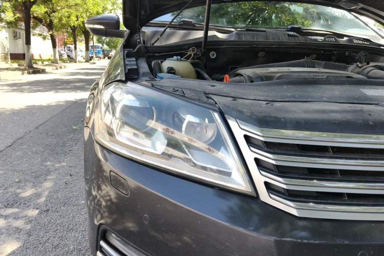Used Volkswagen Magotan 2013 1.8TSI Luxury Model Right Front Headlight