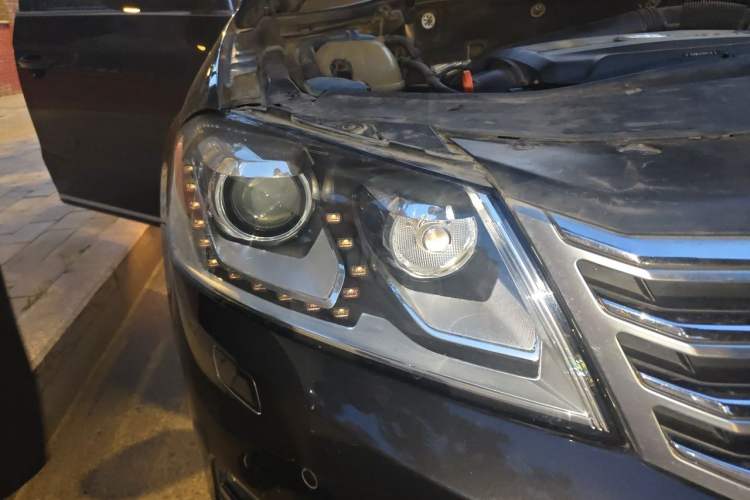 Used Volkswagen Magotan 2013 2.0 TSI Prestige Model Right Front Headlight