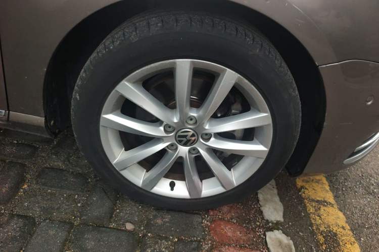 Used Volkswagen Magotan 2013 1.8TSI Prestige Model Right Front Wheel Hub