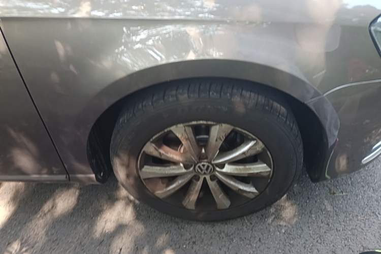 Used Volkswagen Magotan 2013 1.8TSI Luxury Model Right Front Wheel Hub