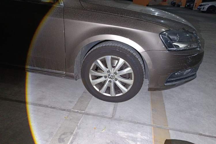 Used Volkswagen Magotan 2013 1.8TSI Premier Model Right Front Wheel Hub