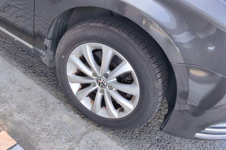 Used Volkswagen Magotan 2013 1.8TSI Luxury Model Right Front Wheel Hub