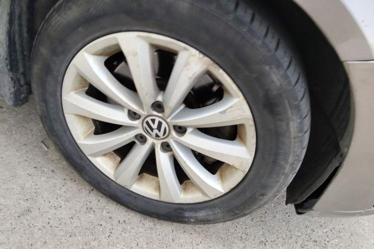 Used Volkswagen Magotan 2013 1.8TSI Premier Model Right Front Wheel Hub