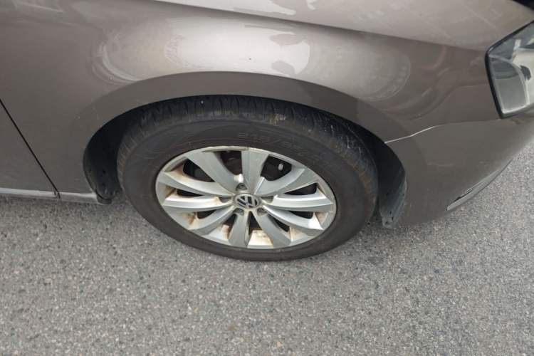 Used Volkswagen Magotan 2013 1.8TSI Premier Model Right Front Wheel Hub