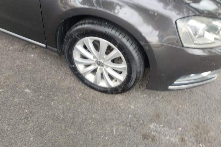 Used Volkswagen Magotan 2013 1.8TSI Luxury Model Right Front Wheel Hub