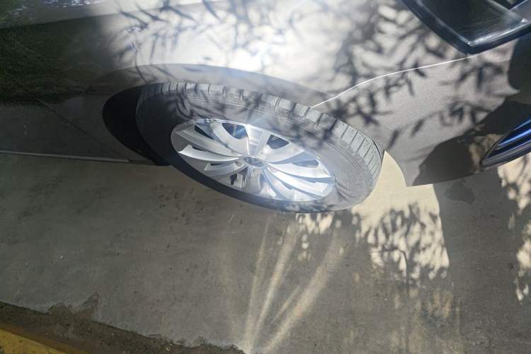 Used Volkswagen Magotan 2013 1.8TSI Premier Model Right Front Wheel Hub