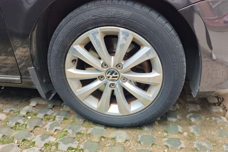 Used Volkswagen Magotan 2013 1.8TSI Premier Model Right Front Wheel Hub