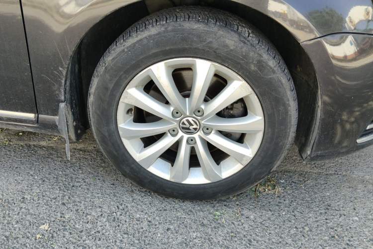 Used Volkswagen Magotan 2013 1.8TSI Luxury Model Right Front Wheel Hub