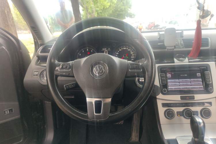 Used Volkswagen Magotan 2013 1.8TSI Luxury Model Steering Wheel
