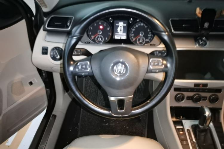 Used Volkswagen Magotan 2013 1.8TSI Premier Model Steering Wheel