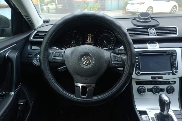 Used Volkswagen Magotan 2013 1.8TSI Luxury Model Steering Wheel