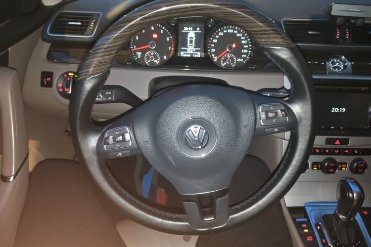 Used Volkswagen Magotan 2013 2.0 TSI Prestige Model Steering Wheel