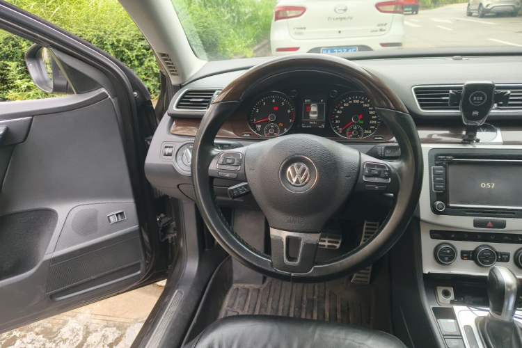 Used Volkswagen Magotan 2013 2.0 TSI Prestige Model Steering Wheel