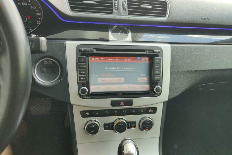 Used Volkswagen Magotan 2013 1.8TSI Luxury Model Audio And AC Panel