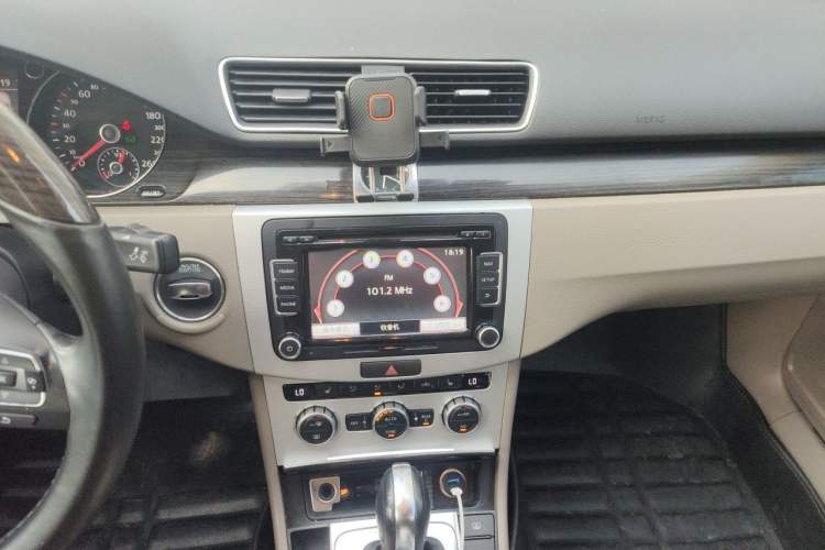 Used Volkswagen Magotan 2013 2.0 TSI Prestige Model Audio And AC Panel