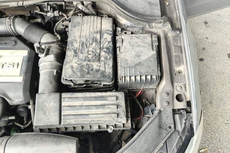 Used Volkswagen Magotan 2013 1.8TSI Luxury Model Engine Bay Left