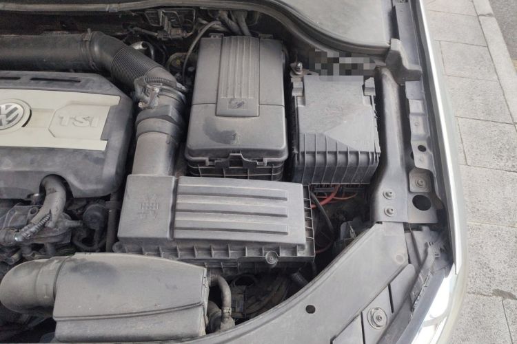 Used Volkswagen Magotan 2013 2.0 TSI Prestige Model Engine Bay Left