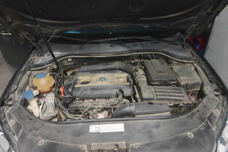 Used Volkswagen Magotan 2013 1.8TSI Luxury Model Engine Bay