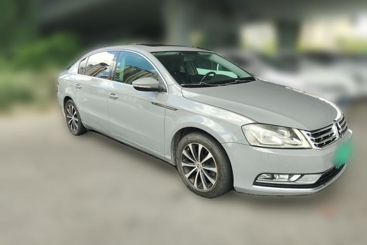 Used Volkswagen Magotan 2013 1.8TSI Luxury Model Front Right 45 Deg
