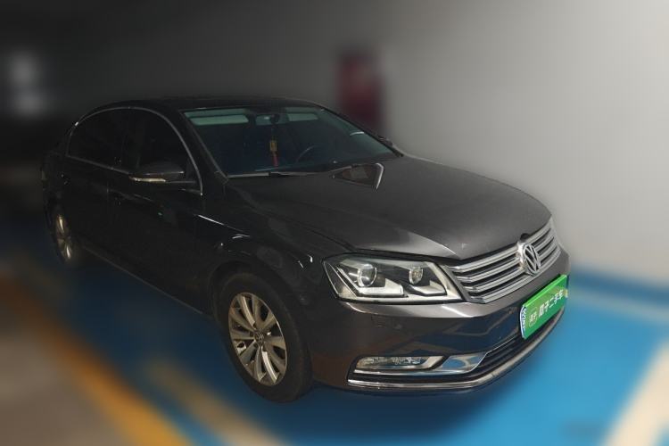 Used Volkswagen Magotan 2013 1.8TSI Luxury Model Front Right 45 Deg