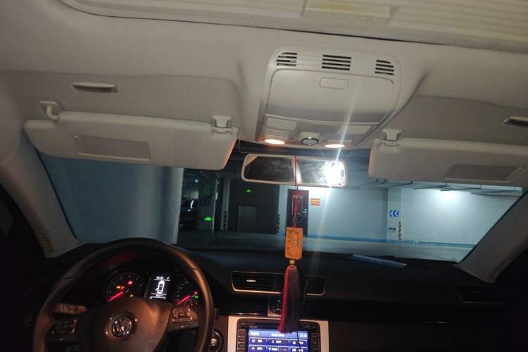Used Volkswagen Magotan 2013 1.8TSI Luxury Model Headliner