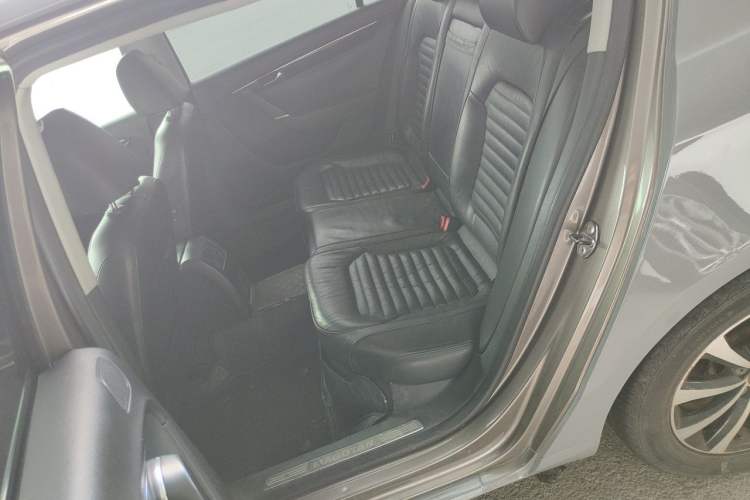 Used Volkswagen Magotan 2013 1.8TSI Luxury Model Left Rear Seat