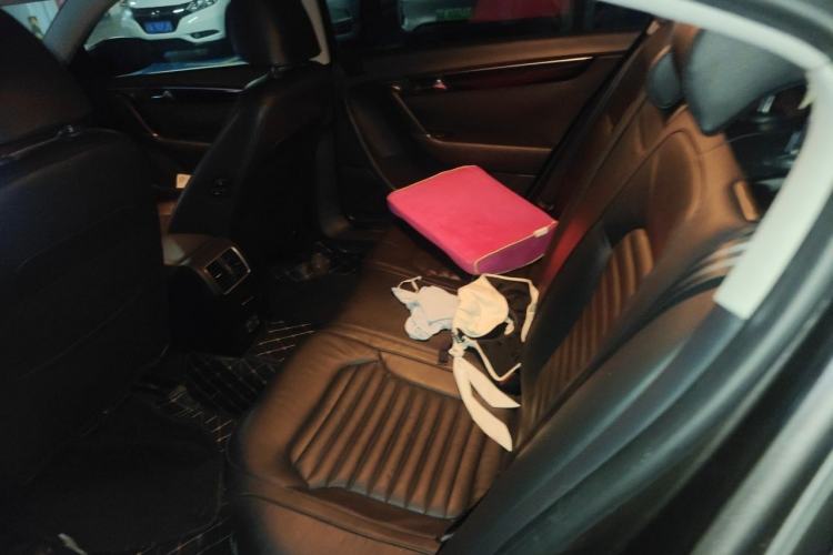 Used Volkswagen Magotan 2013 1.8TSI Luxury Model Left Rear Seat