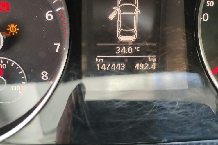 Used Volkswagen Magotan 2013 1.8TSI Luxury Model Odometer Close Up