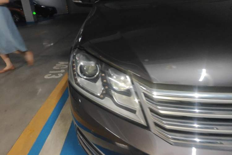 Used Volkswagen Magotan 2013 1.8TSI Luxury Model Right Front Headlight
