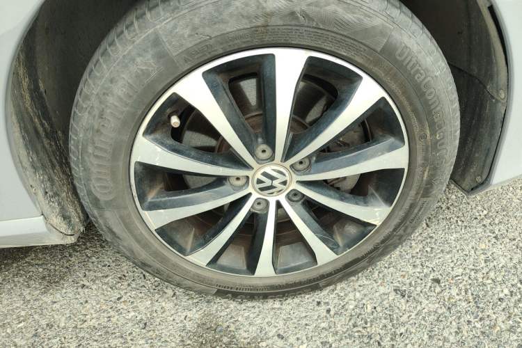 Used Volkswagen Magotan 2013 1.8TSI Luxury Model Right Front Wheel Hub