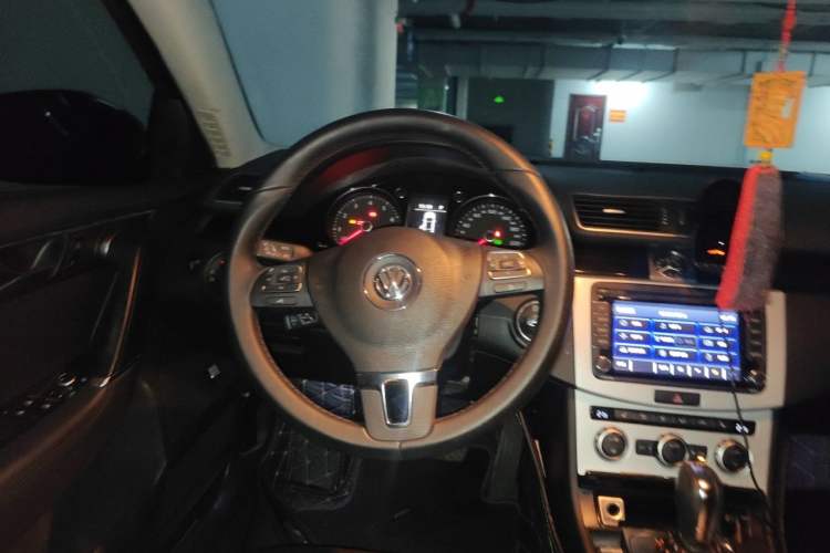 Used Volkswagen Magotan 2013 1.8TSI Luxury Model Steering Wheel