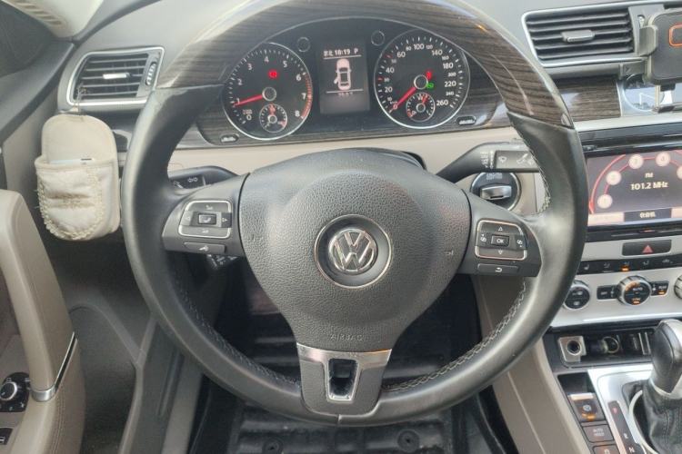Used Volkswagen Magotan 2013 2.0 TSI Prestige Model Steering Wheel
