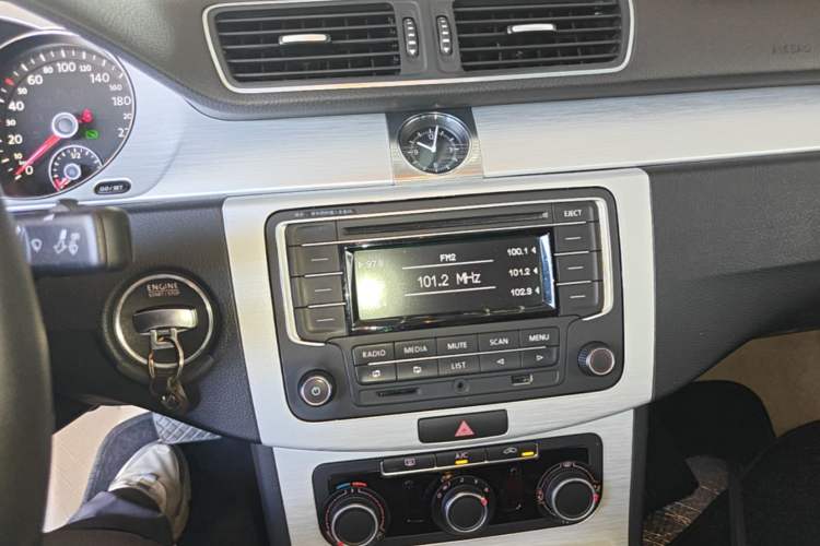 Used Volkswagen Magotan 2013 1.8TSI Premier Model Audio And AC Panel