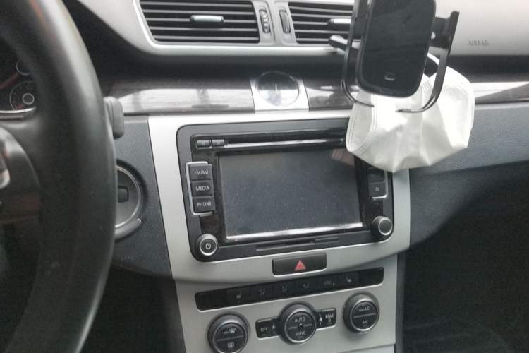 Used Volkswagen Magotan 2013 2.0 TSI Prestige Model Audio And AC Panel